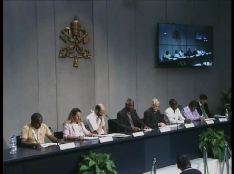Presentación de diálogo "Unidos a Dios escuchamos un grito"